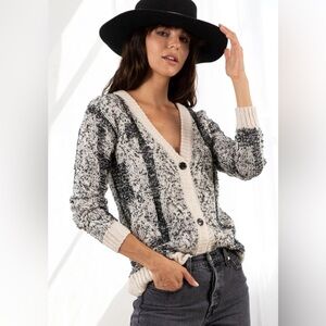 NWT Love Stitch Cable V Neck Cardigan 🌵Medium